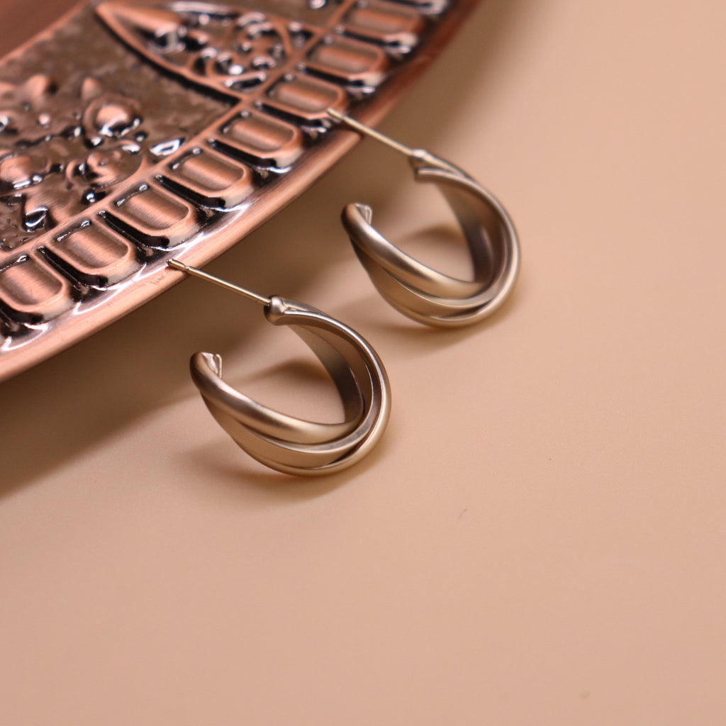 Half Möbius Earring in Gunmetal