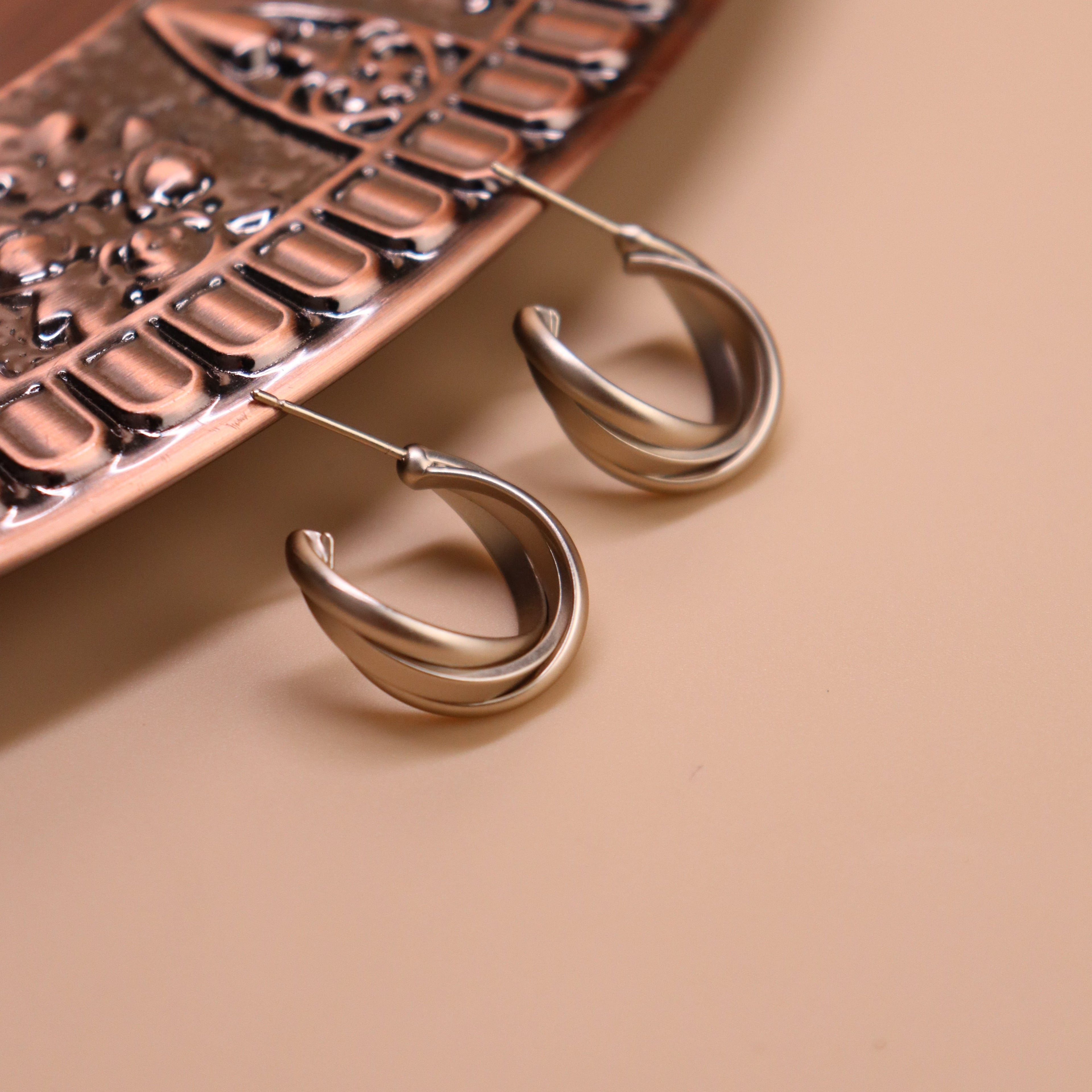 Half Möbius Earring in Gunmetal