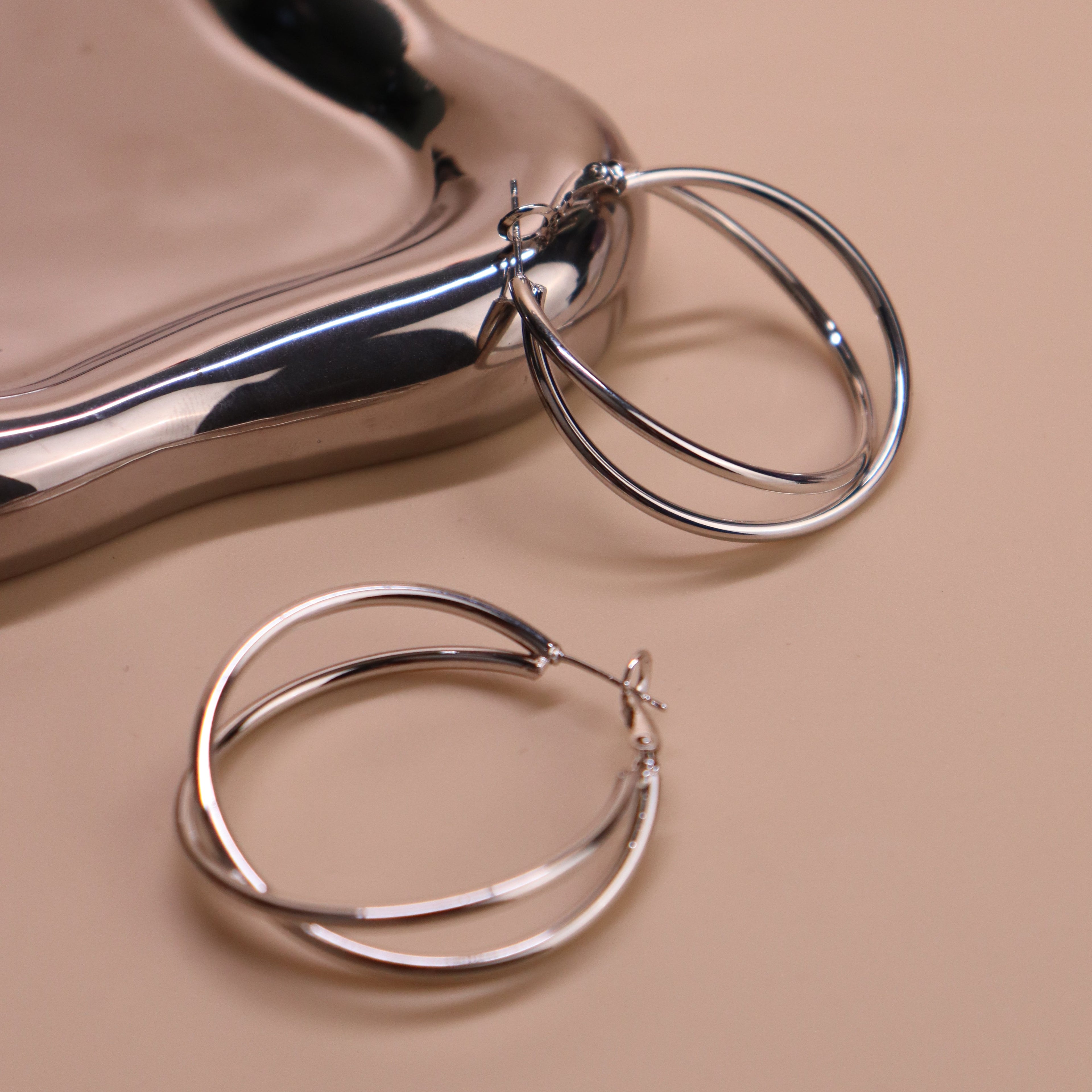 Intersecting Hoop Earrings in Gunmetal