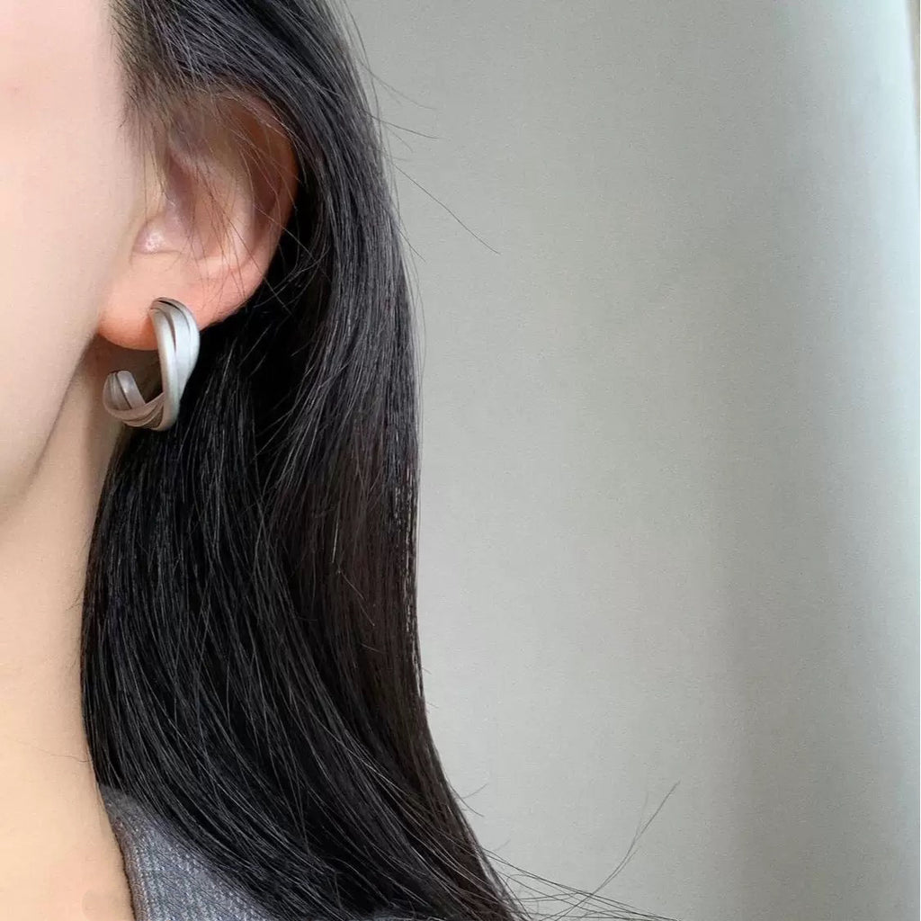 Half Möbius Earring in Gunmetal